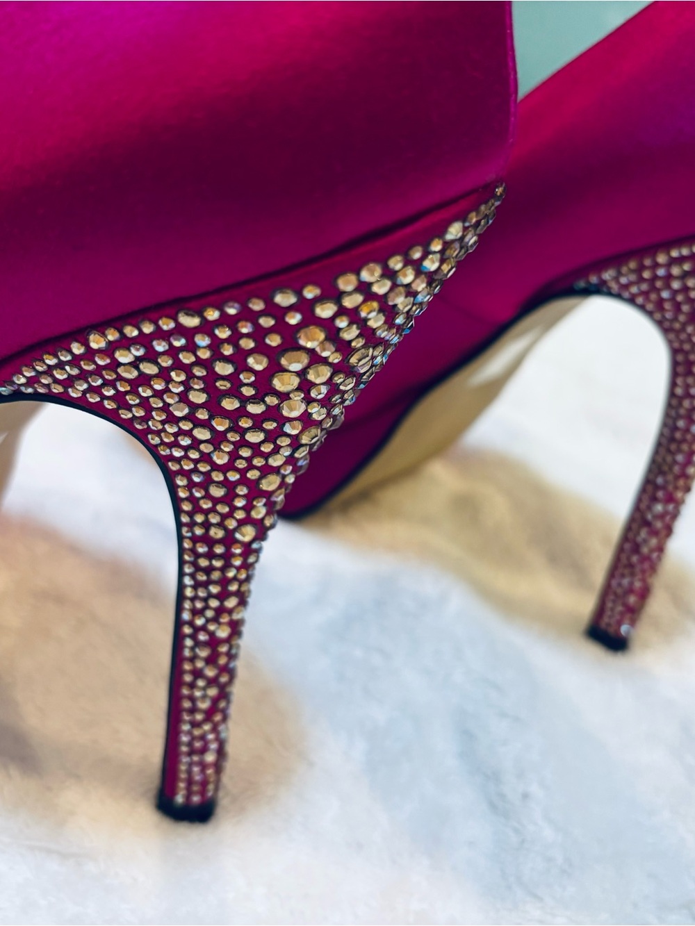 Almost Brand New Satin And Crystal Heels By Steve Madden - Size 9M - box 12